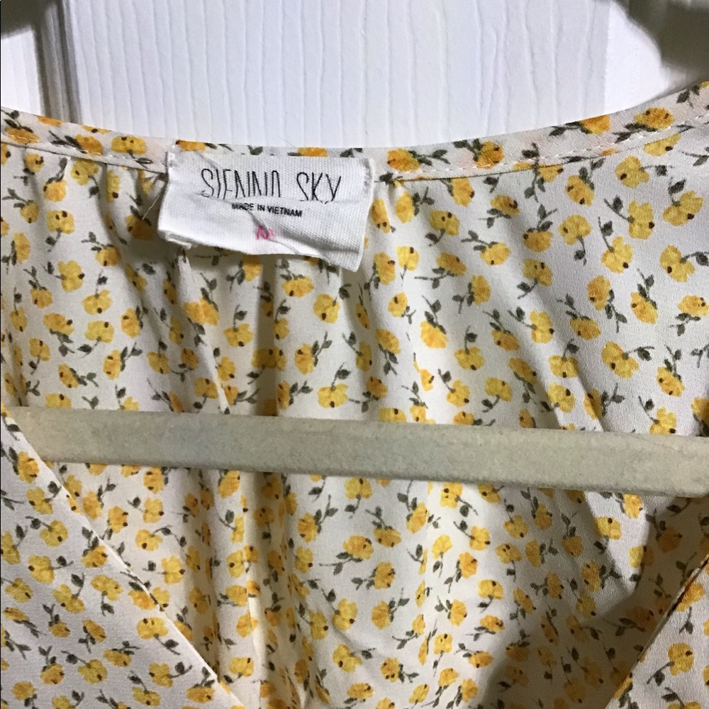 Medium floral top